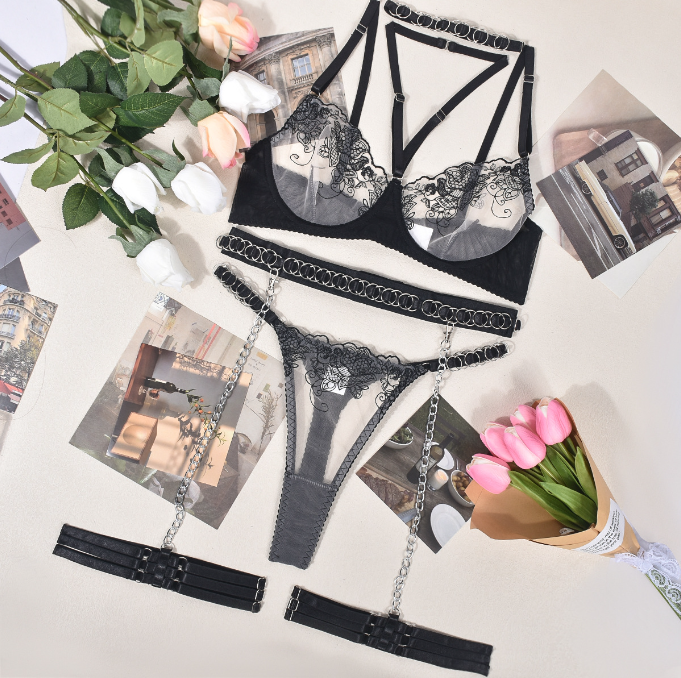 Conjunto Lingerie Bordada 5 Peças com Colar Metálico — Preto | Adultos (+18)